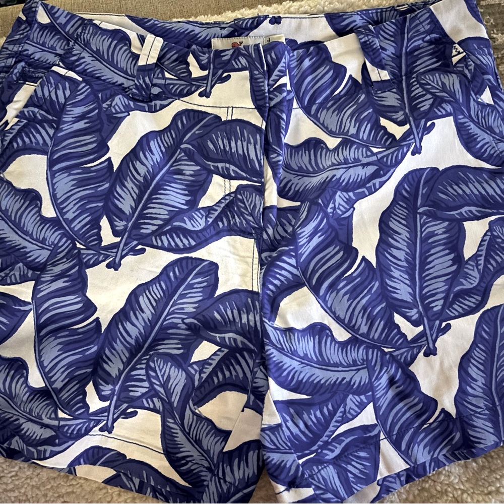 Vineyard vines woman’s shorts size 10